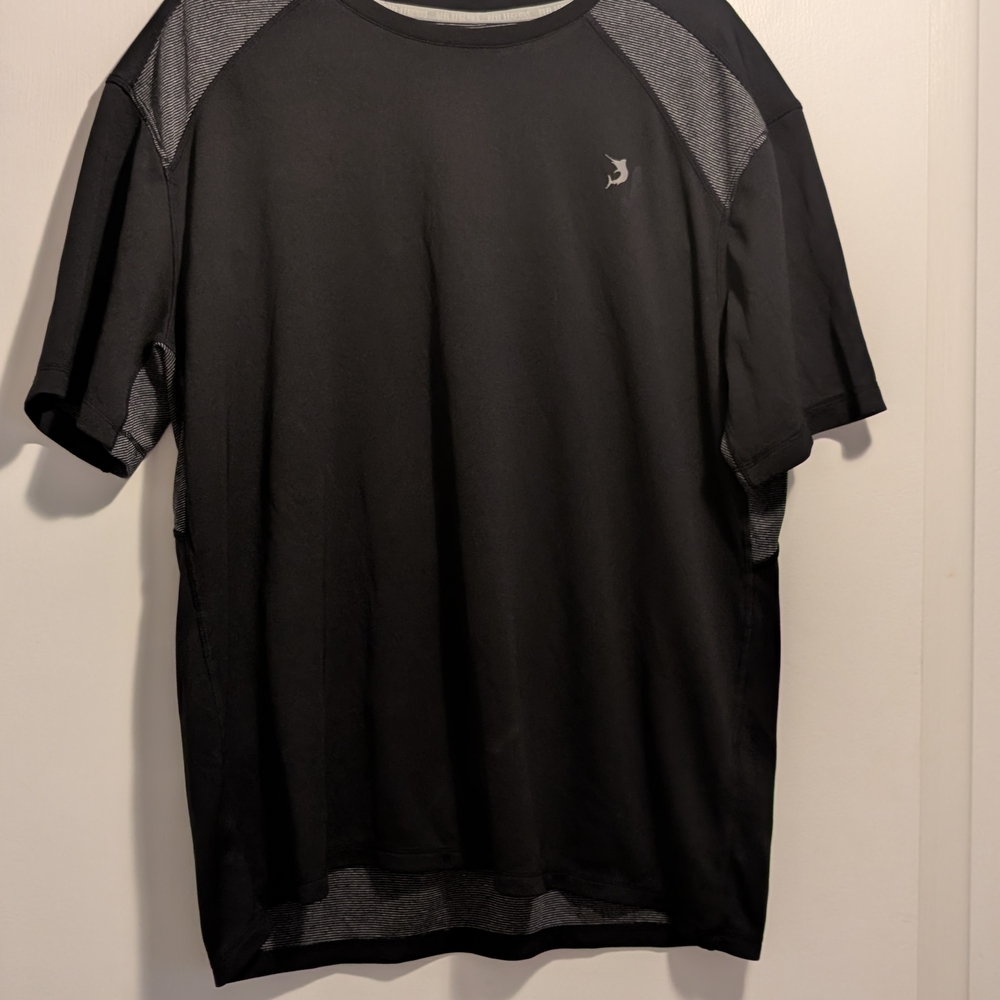 Reel Legends Men's Black and Gray Short Sleeve Tee